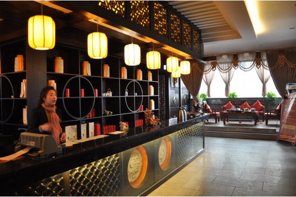 重庆街头免费小吃按摩,养生福利享不停! 重庆街头免费小吃按摩,养生福利享不停!