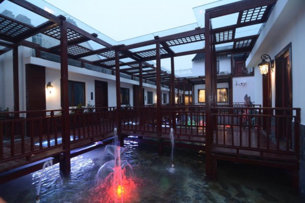 重庆洪崖洞，一摸解千愁的绝妙按摩体验