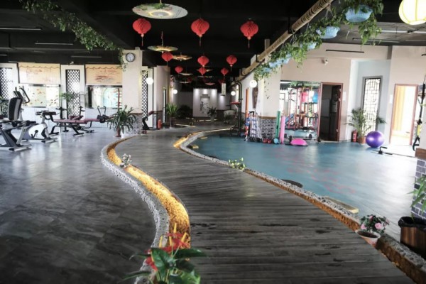 重庆街头免费小吃按摩,养生福利享不停! 重庆街头免费小吃按摩,养生福利享不停!